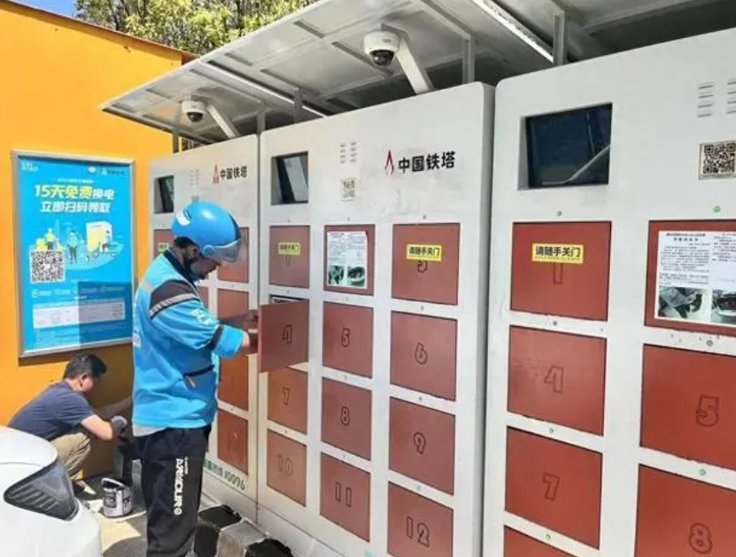 1分鐘讓外賣小哥隨時“滿電”，武漢兩萬組鋰電池換新“上崗”